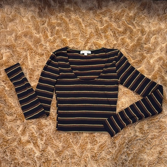 Wild Haney SIZE S  Black and Gold Bell Sleeve Crop Blouse - Picture 1 of 6
